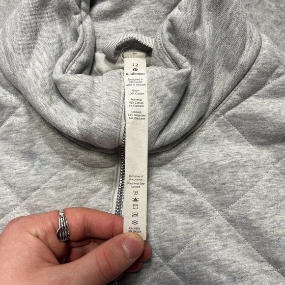 Lululemon Sweatshirt Womens 12 Gray Pullover 1/2 Zip Quilted Long Sleeve Active - Picture 10 of 10